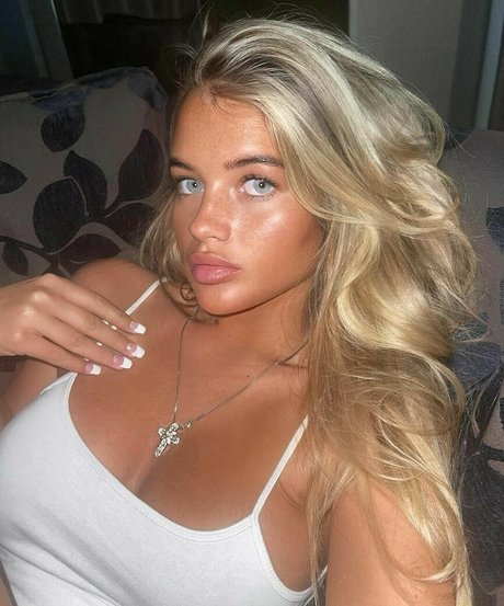 Nagie wyciekłe zdjęcie OnlyFans od Mia Wood Hall
