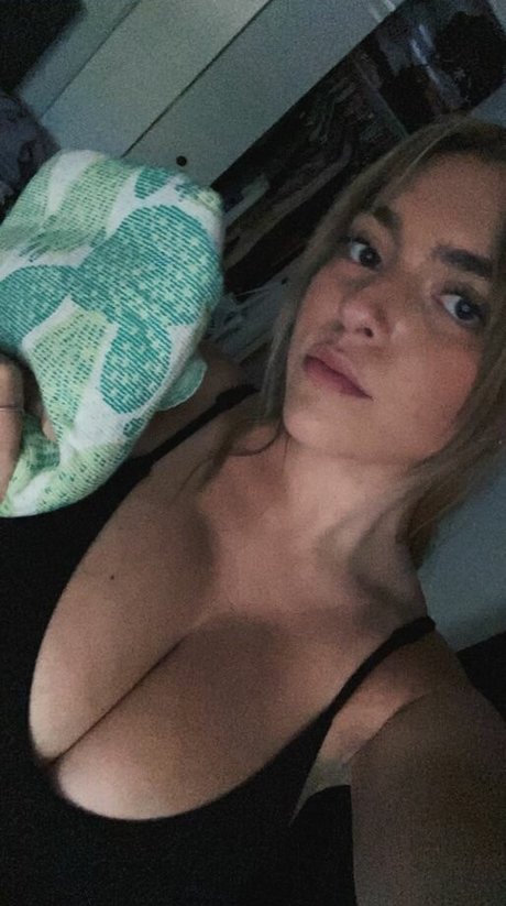 Nagie wyciekłe zdjęcie OnlyFans od Sierra Bellingar