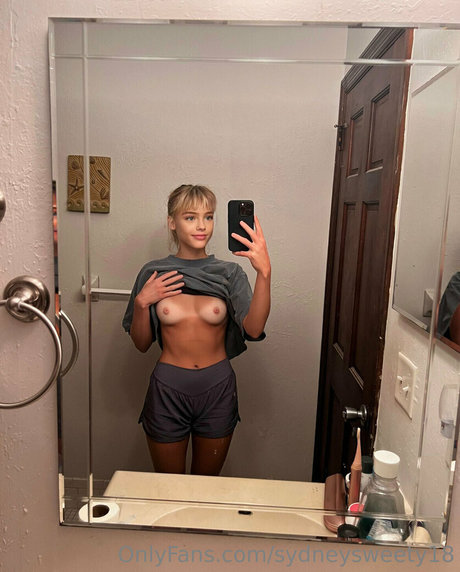 Nagie wyciekłe zdjęcie OnlyFans od Sydneysweety18