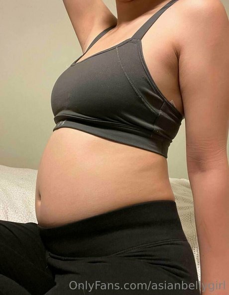 Nagie wyciekłe zdjęcie OnlyFans od Asianbellygirl