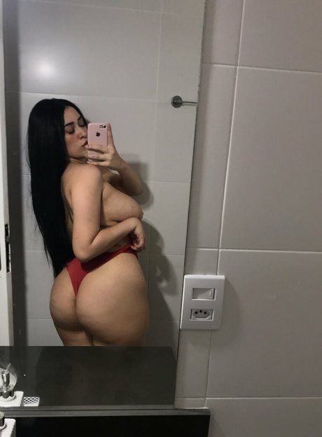 Nagie wyciekłe zdjęcie OnlyFans od Ellaarievilo