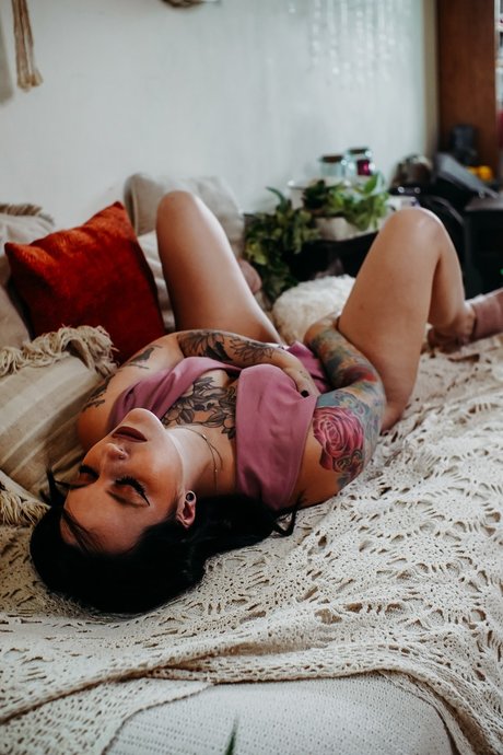 Nagie wyciekłe zdjęcie OnlyFans od Sunny