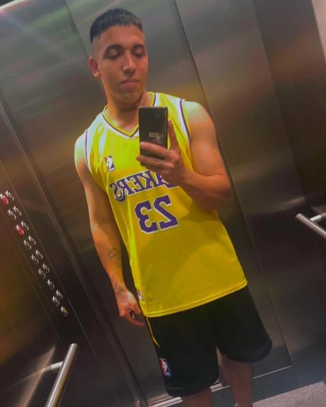 Nagie wyciekłe zdjęcie OnlyFans od Nicolas