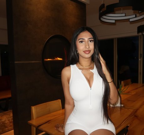 Nagie wyciekłe zdjęcie OnlyFans od Kareena Bachra