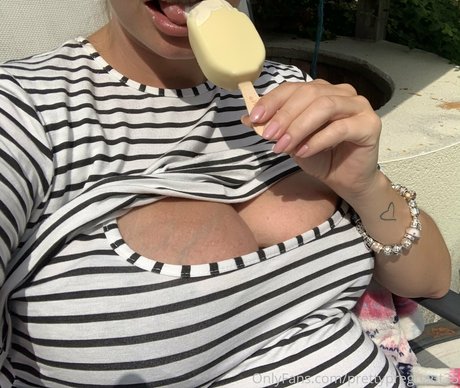 Prettypregnant35
