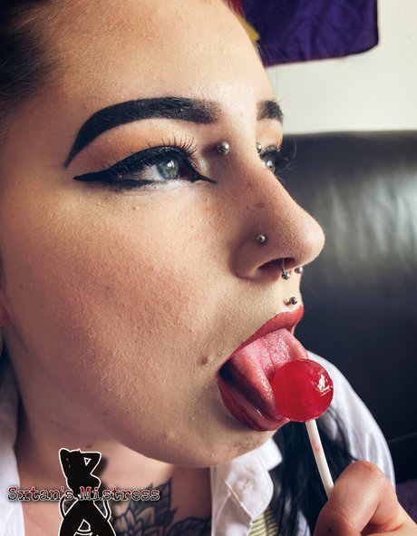 Nagie wyciekłe zdjęcie OnlyFans od Sxatansmistressfree