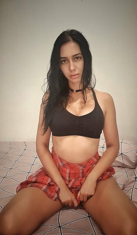 Kyara.in.ropes