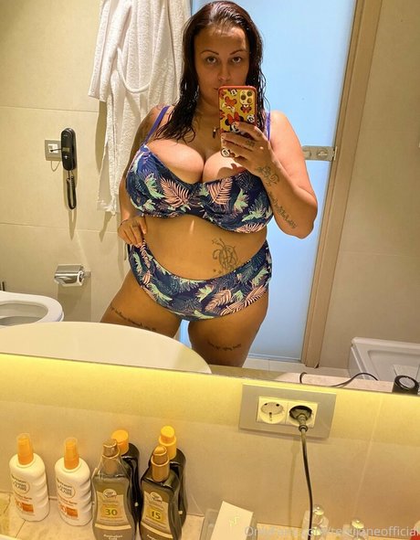 Terrijaneofficial