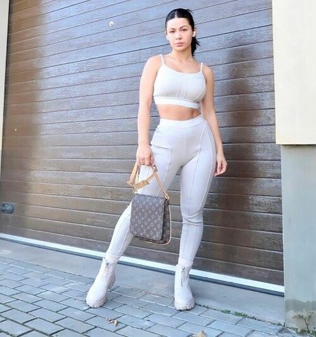 Nagie wyciekłe zdjęcie OnlyFans od Karinakliauz