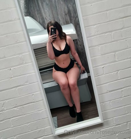 Nagie wyciekłe zdjęcie OnlyFans od Rosepxoxo98
