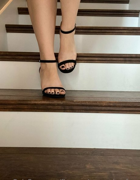 Nagie wyciekłe zdjęcie OnlyFans od Fingerstoessolesfree