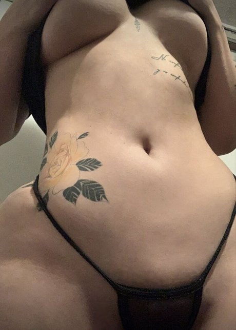 Nagie wyciekłe zdjęcie OnlyFans od Uxiathierry