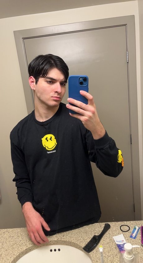 Nagie wyciekłe zdjęcie OnlyFans od Charlie