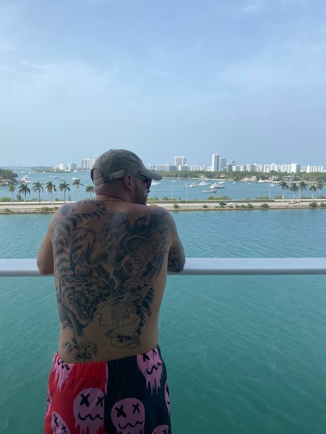 Nagie wyciekłe zdjęcie OnlyFans od Alexander