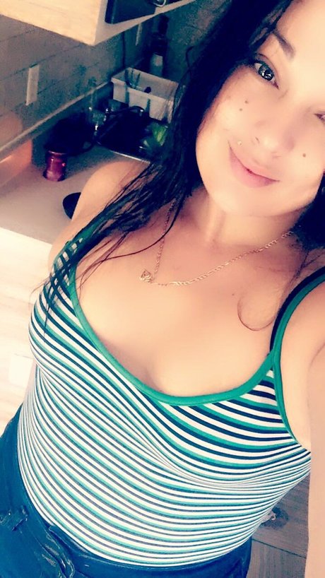 Nagie wyciekłe zdjęcie OnlyFans od Naughtypetitelionne