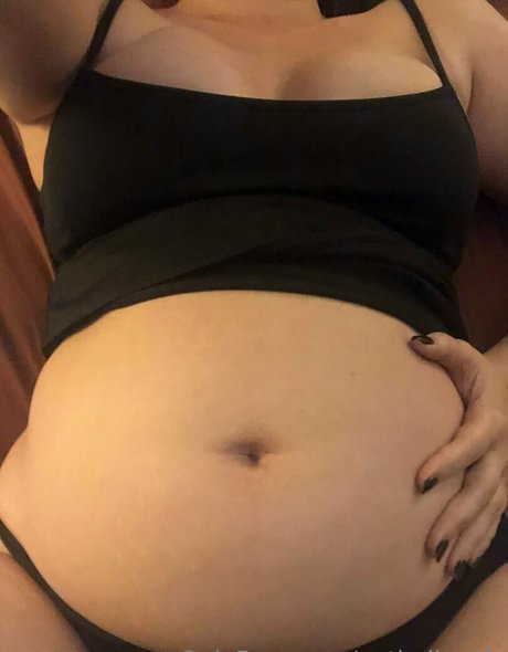 Nagie wyciekłe zdjęcie OnlyFans od Potbellywife