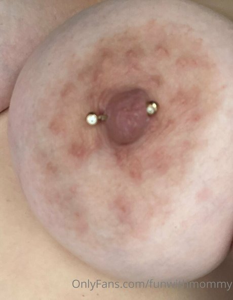 Nagie wyciekłe zdjęcie OnlyFans od Funwithmommy