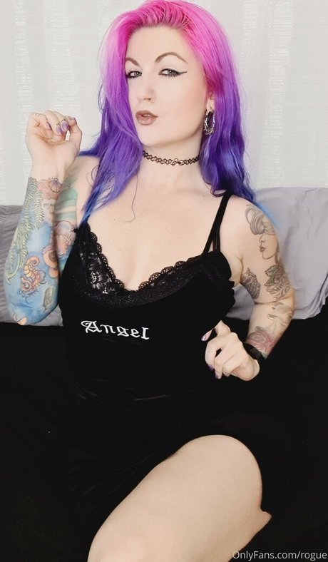 Nagie wyciekłe zdjęcie OnlyFans od Rogue