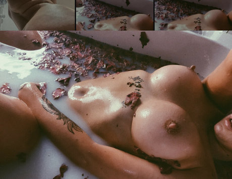 Nagie wyciekłe zdjęcie OnlyFans od Nikita Reign