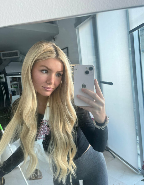Nagie wyciekłe zdjęcie OnlyFans od Elainavice
