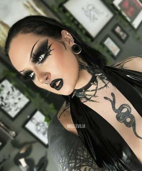 Nagie wyciekłe zdjęcie OnlyFans od Misseviliafree