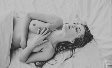 Nagie wyciekłe zdjęcie OnlyFans od Adela Patrascan