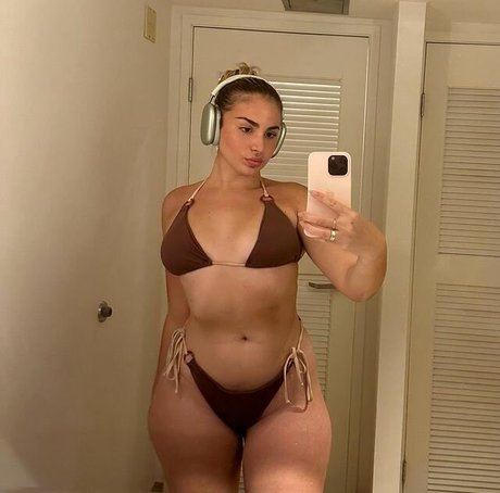 Nagie wyciekłe zdjęcie OnlyFans od Emely Hernandez