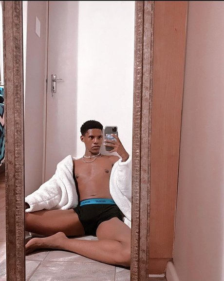 Nagie wyciekłe zdjęcie OnlyFans od Femboy Benzo