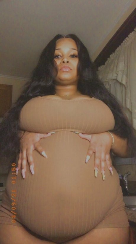 Nagie wyciekłe zdjęcie OnlyFans od Bigbellyjudy