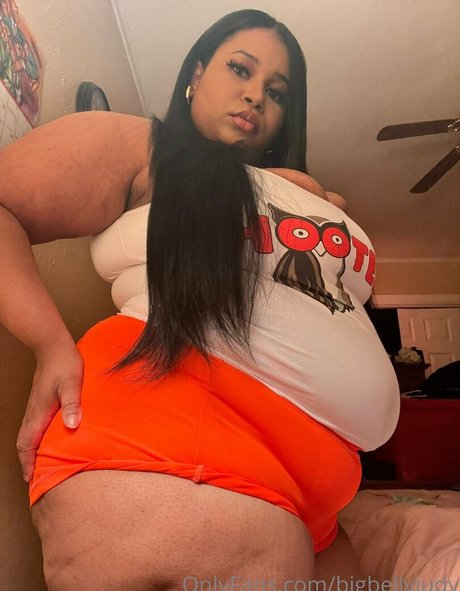 Nagie wyciekłe zdjęcie OnlyFans od Bigbellyjudy