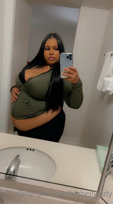 Nagie wyciekłe zdjęcie OnlyFans od Bigbellyjudy