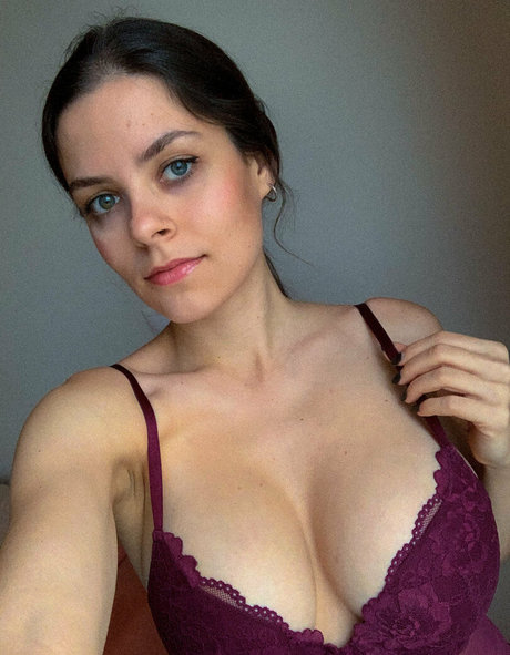 Nagie wyciekłe zdjęcie OnlyFans od Lenabartos