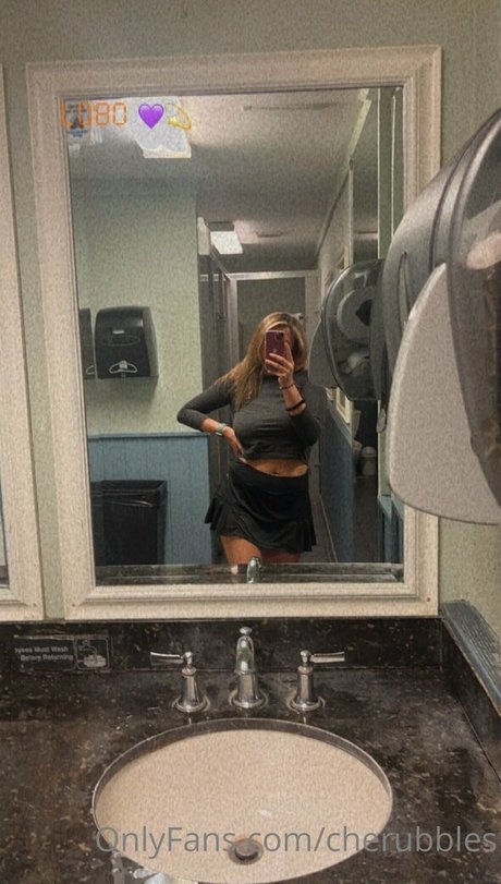 Nagie wyciekłe zdjęcie OnlyFans od Cherubbles