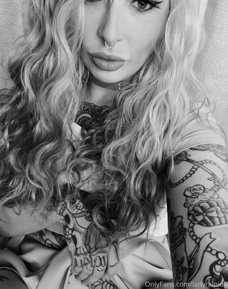 Nagie wyciekłe zdjęcie OnlyFans od Queenrainifree