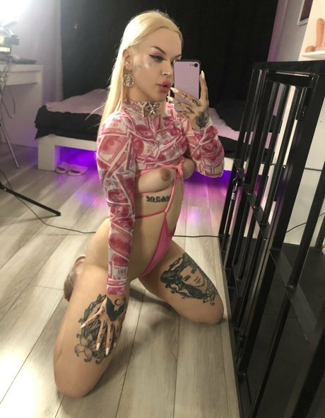 Nasty_bimbo