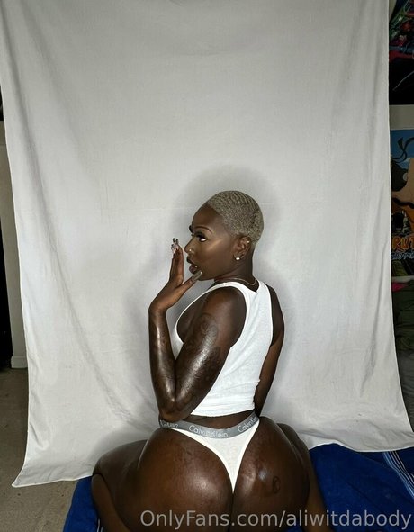 Nagie wyciekłe zdjęcie OnlyFans od Aliwitdabody