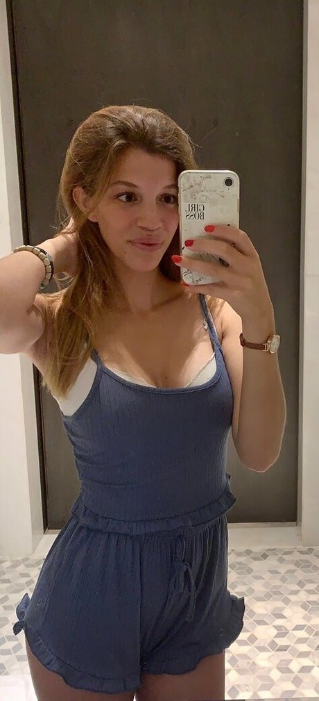 Nagie wyciekłe zdjęcie OnlyFans od Lovvejane