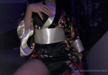Nagie wyciekłe zdjęcie OnlyFans od Imhorndoll