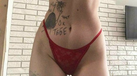Nagie wyciekłe zdjęcie OnlyFans od Imhorndoll