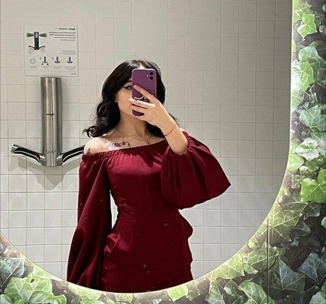 Nagie wyciekłe zdjęcie OnlyFans od Imhorndoll