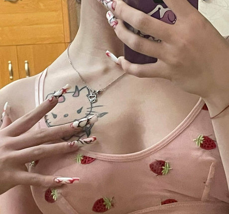Nagie wyciekłe zdjęcie OnlyFans od Imhorndoll