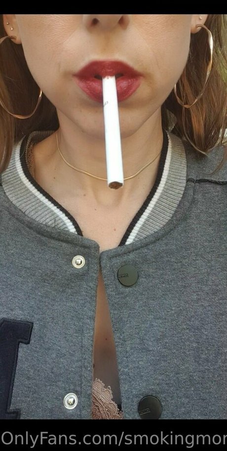 Nagie wyciekłe zdjęcie OnlyFans od Smokingmom