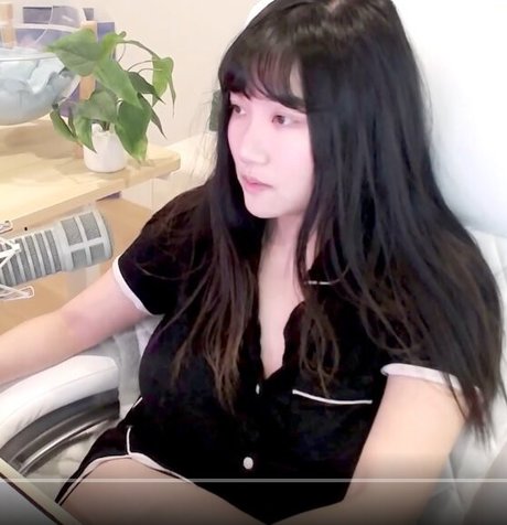 Nagie wyciekłe zdjęcie OnlyFans od Aria Saki