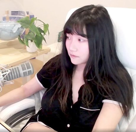Nagie wyciekłe zdjęcie OnlyFans od Aria Saki