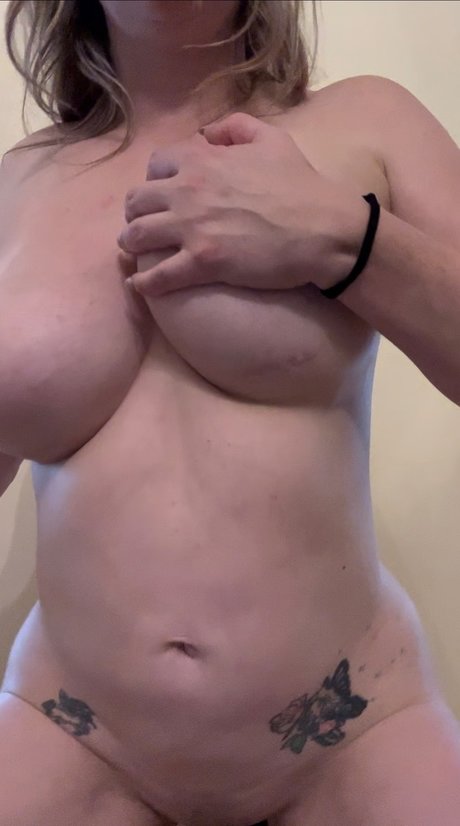 Nagie wyciekłe zdjęcie OnlyFans od Satin Silk