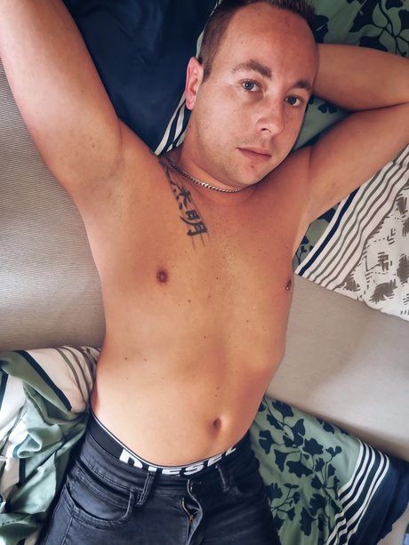 Nagie wyciekłe zdjęcie OnlyFans od Sandro Becker