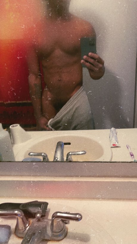 Nagie wyciekłe zdjęcie OnlyFans od Suiteb0i