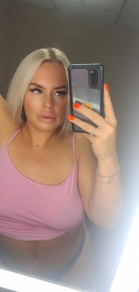 Nagie wyciekłe zdjęcie OnlyFans od Felicity Lou