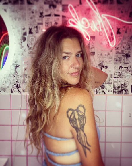 Nagie wyciekłe zdjęcie OnlyFans od Rhianon