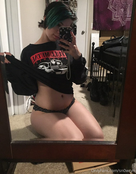 Nagie wyciekłe zdjęcie OnlyFans od Sn0wryn